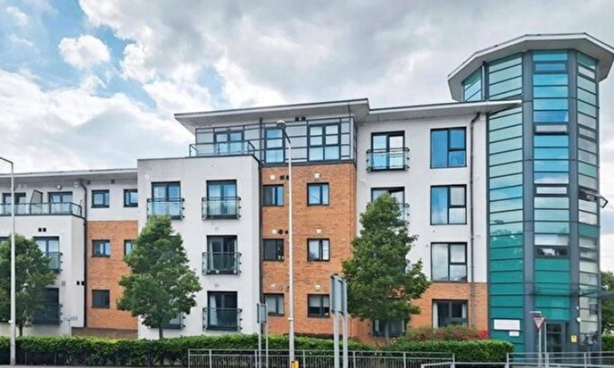 Grays Apartment | Pet Friendly - 4 Guests - Free Parking