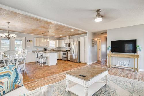 Morehead City House | Pet-Friendly Beaufort Home with Private Yard
