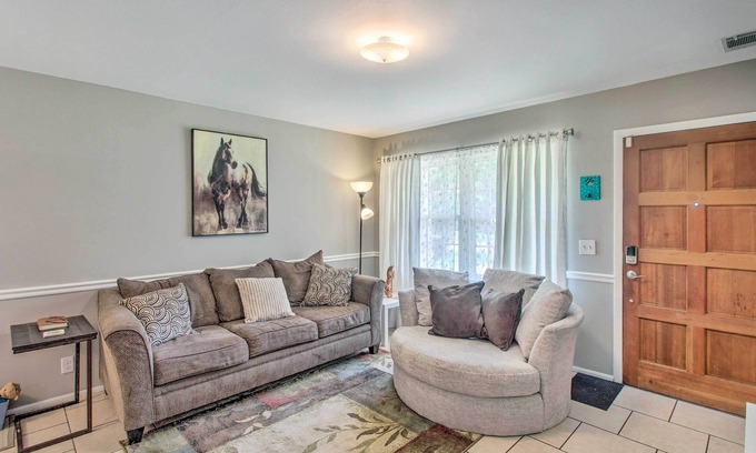 Country Club Estates House | Pet-Friendly Brunswick Retreat w/Gas Grill!