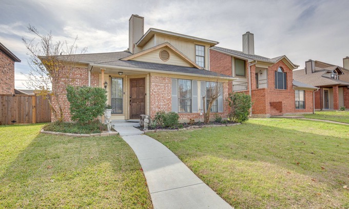North Central Carrollton House | Pet-Friendly Carrollton Home w/Fenced Backyard!