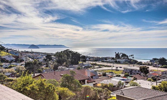 Cayucos House | Pet-Friendly Cayucos Home with Ocean Views!