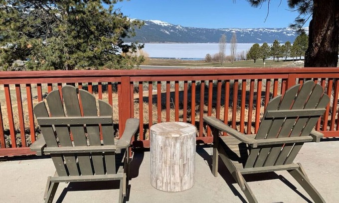 Cascade Cabin | Pet Friendly Getaway Overlooking Lake Cascade