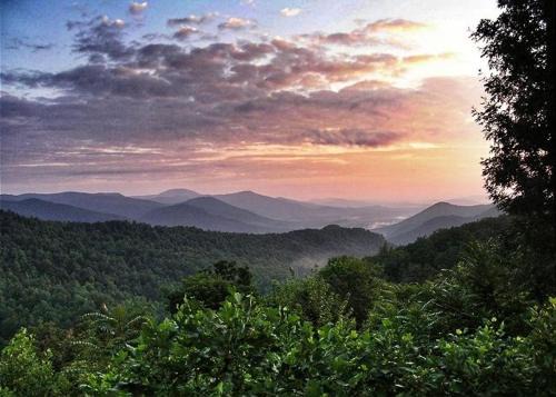 Saluda House | Pet-Friendly Getaway With Spectacular Mountain View