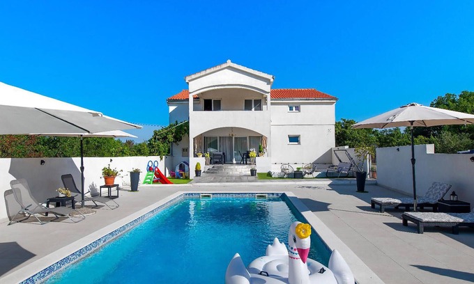 Lozovac House | Pet friendly home in Lozovac