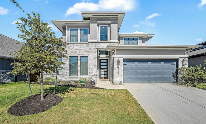 Austin House | Pet-Friendly Home - Stunning w/Outdoor Kitchen