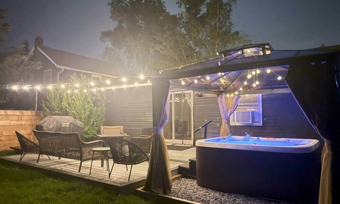 Hudson Cottage | Pet-Friendly Hudson Escape w/Hot Tub