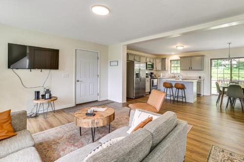 Gilman House | Pet-Friendly Lebanon House with Lake Access!