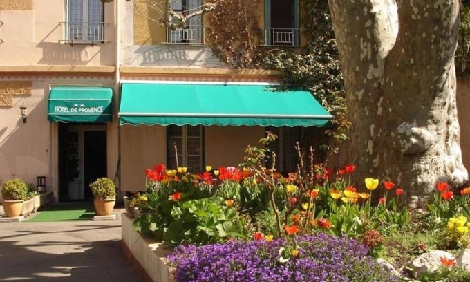 Digne-les-Bains Hotel | Pet-Friendly Room Close to Musée Gassendi