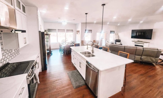 Leadville House | Pet Friendly Rancher Brand New on 40 Acre