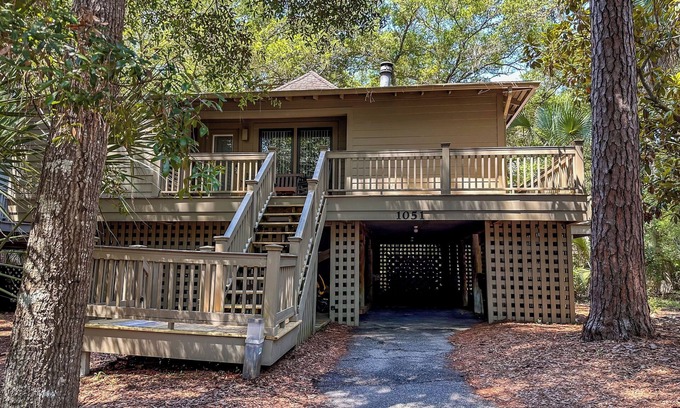 West Beach Cottage | Pet Friendly Relaxing Cottage With Bicycles And Community Pool