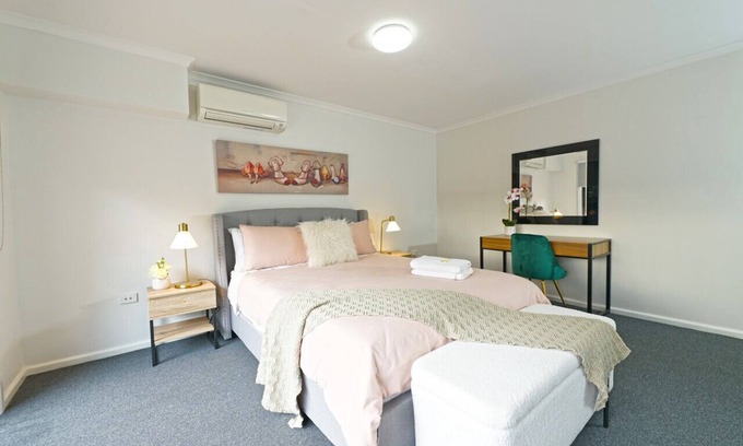 Ringwood House | Pet Friendly Ringwood 3BR House FREE Parking Netflix