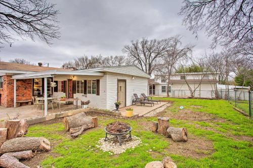 Fort Worth House | Pet-Friendly River District Home with Fenced Yard