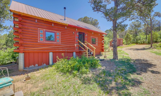 Regina Cabin | Pet-Friendly & Secluded Regina Cabin!