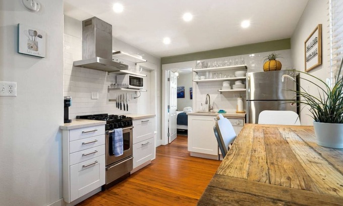 Old North End House | PET FRIENDLY / The Carriage House / Historic District Downtown COS