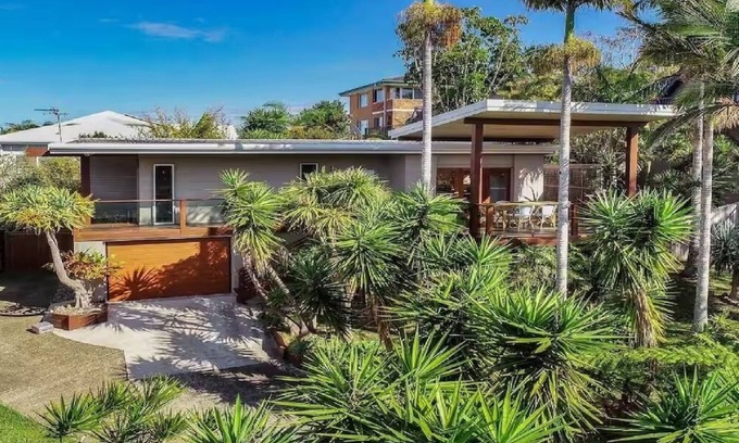 Port Macquarie House | Pet friendly-walk to off leash beach & cafes, outdoor shower & bath.