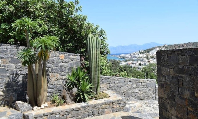 Mavrikiano Apartment | Petfriendly studio with sea view