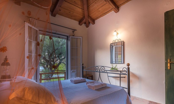 Psarou Cottage | PETOUNIA COTTAGE .....ILYESSA COTTAGES TRADITIONAL HOUSES AND STYLE
