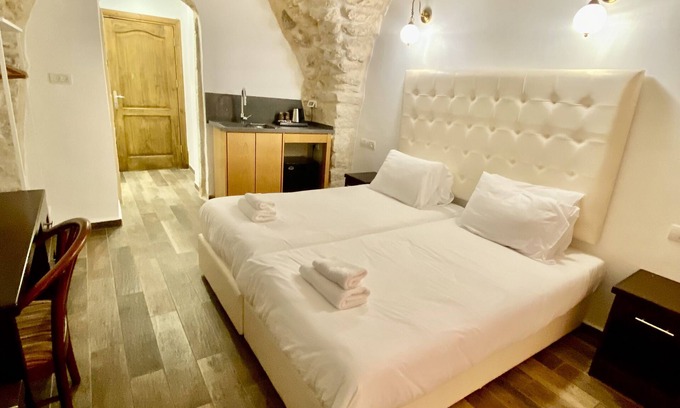 Old City Apartment | Petrakis Inn