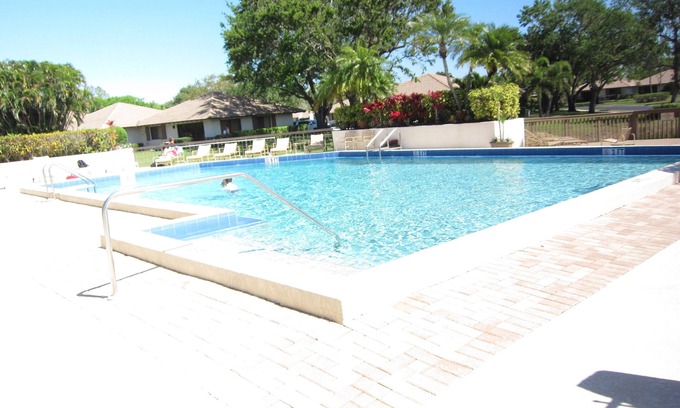 Palm Beach Gardens Cottage | PGA National Club Cottage Walk to Cognizant Classic Golf Tournament And Resort