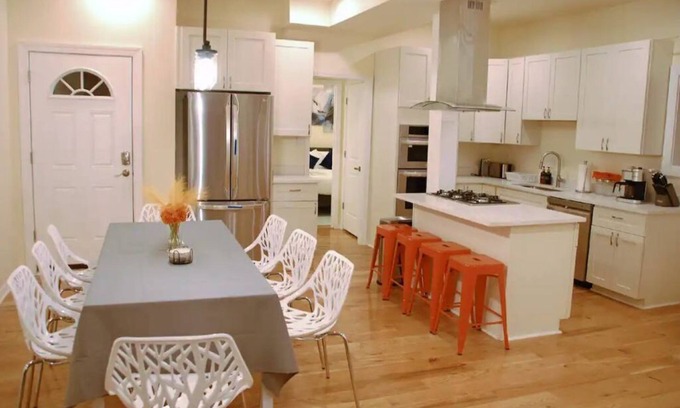 Bloomfield House | PGH Jewel - Modern All New 5B/5B, Near Downtown, Private Parking