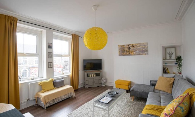 Grangetown Apartment | Phenix Central - Huge 3 Bed, Super Equipped Apartment.