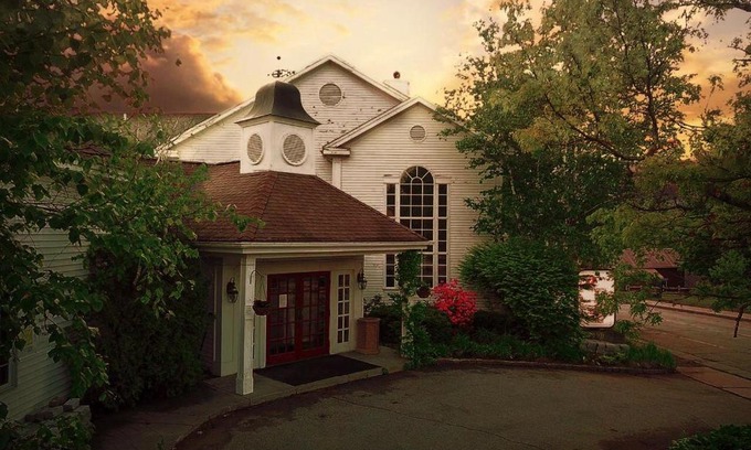 North Creek Hotel | Phoenix Inn Resort