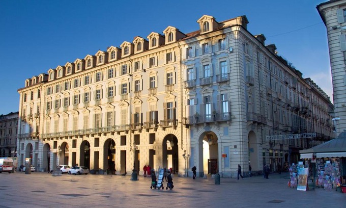 Roman Quarter Apartment | Piazza Castello Suite