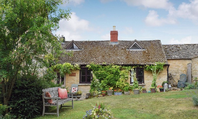 Chadlington Cottage | Picket Piece Cottage