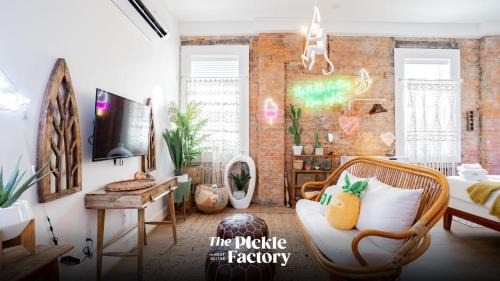 Covington Apartment | Pickle Factory - Neon Lights Studio