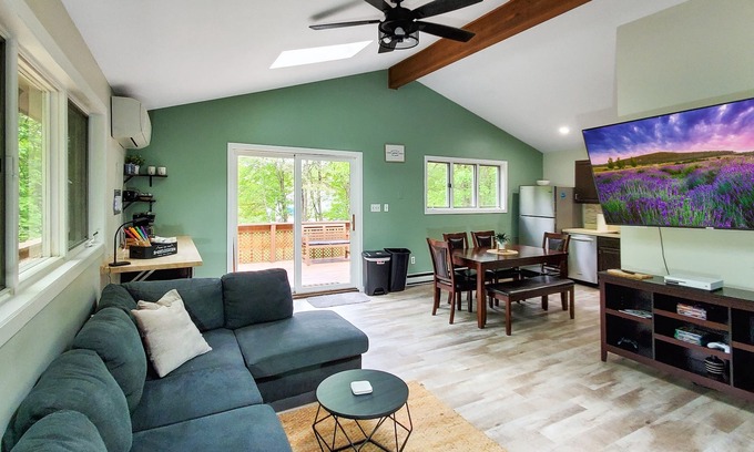 Briar Crest Woods Cabin | Pickleball |Pool Table |Hot Tub |FirePit |King Bed