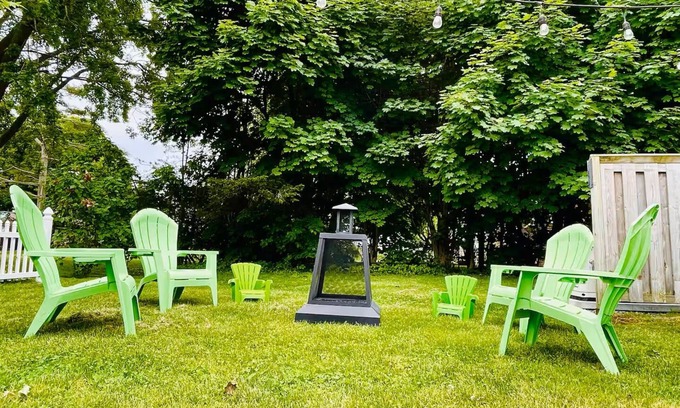 Prince Edward House | Picton Retreat Downtown | Serene, Stylish & Great Amenities