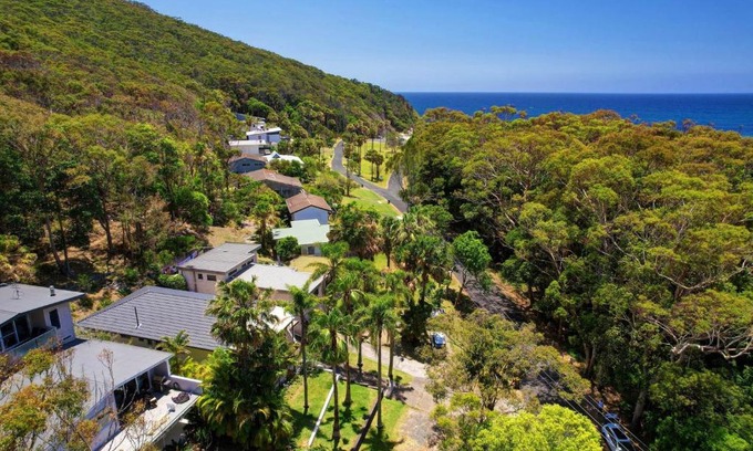 Elizabeth Beach House | Picturesque Lizzie Palms 1