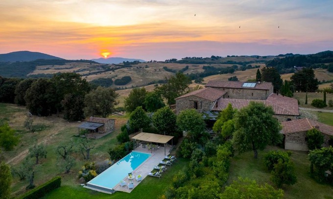 Lustignano Villa | PIEVE DI SAN GIOVANNI 10, Emma Villas