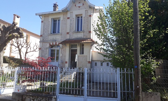 Pontaillac Villa | PIGEONNIER BEACH 5 'ON FOOT; BEACH DE PONTAILLAC 8 'all on foot