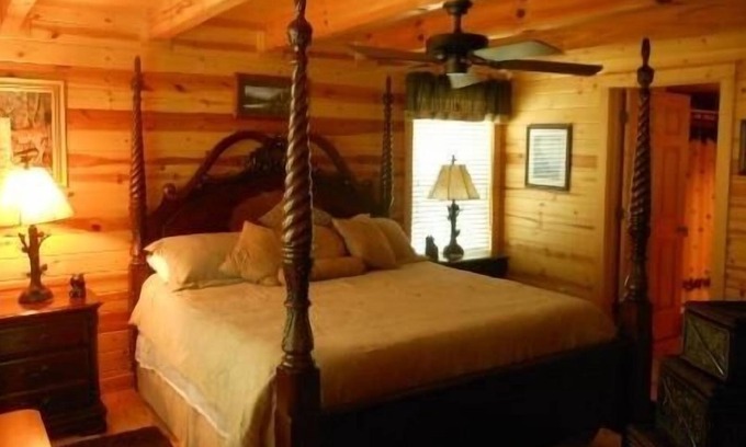 Blairsville Cabin | Pine At Blairsville 2 Bedroom Cabin by Redawning