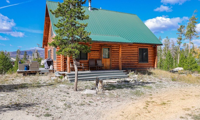 Grand Lake Cabin | Pine Harbor - Pet Friendly Log Cabin in the Town of Grand Lake