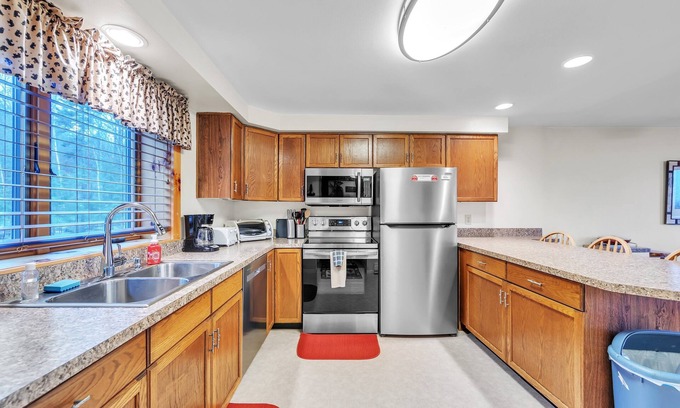 North Creek House | Pine Knot 62h - Retreat With Private Play Area 3 Bedroom Townhouse by The Summit at Gore Mountain