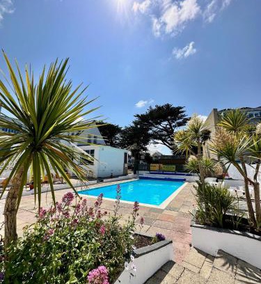 Newquay House | Pine Lodge Hotel
