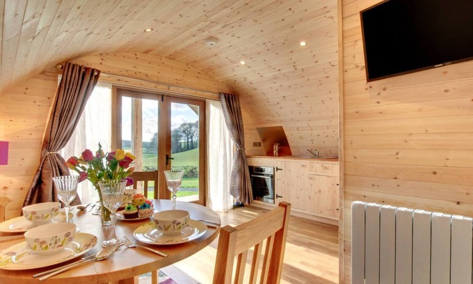 Llanddeusant House | Pine Lodge in Llanddeusant