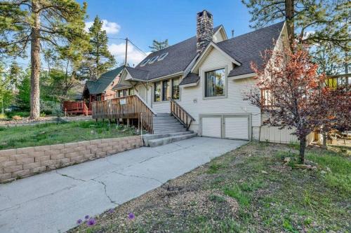 Big Bear Lake Ski Chalet | Pine Nest Relaxing Walk to Marina Cozy Chalet