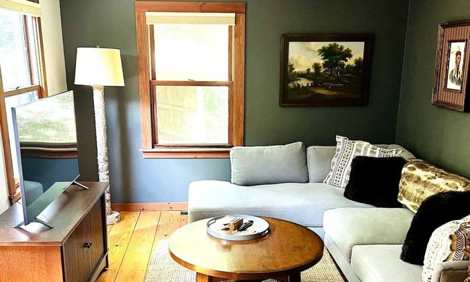 Waterbury House | Pine Tree Hideaway - Private Home in the Mad River Valley