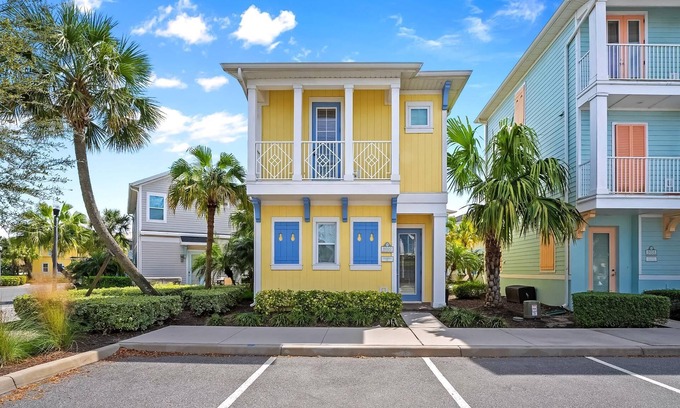 West Kissimmee Cottage | Pineapple Dream Cottage with Private Hot Tub near Disney with Margaritaville.