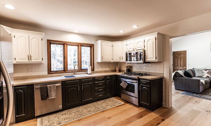 Royal Pines House | Pinecrest Retreat! 5Bed 3Bath home with Pool, Hot Tub & Fire Pit