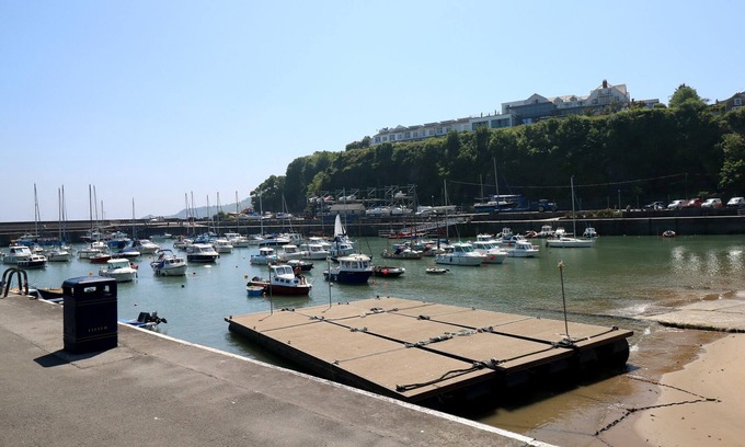 Saundersfoot Cottage | Pinewood