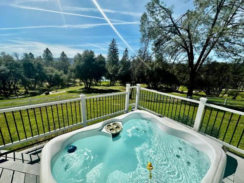 Ahwahnee Apartment | Pinkie's Suite -Hot Tub-BBQ-views