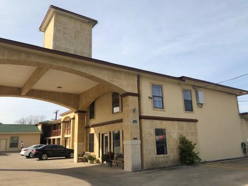 West San Antonio Hotel | Pinn Road Inn and Suites Lackland AFB and Seaworld