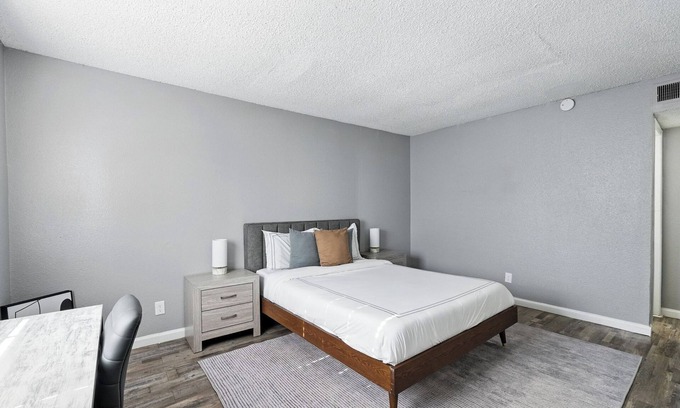 South Arlington Apartment | Pioneer Creek 604-07 I Spacious 1 Bed 1 Bath