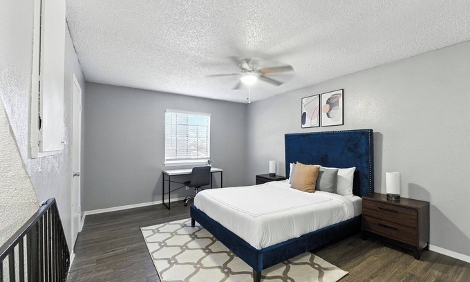 South Arlington Apartment | Pioneer Creek 608-08 I Spacious 1 Bed 1 Bath
