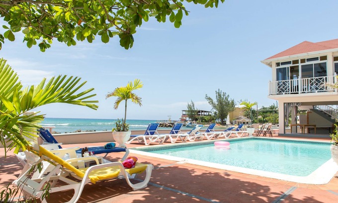 Runaway Bay Apartment | Pipers Cove - Runaway Bay