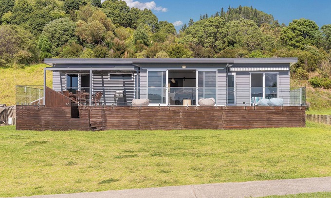 Cooks Beach House | Pipi Palace - Cooks Beach Holiday Home